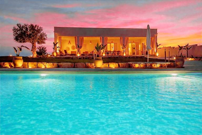 Child-friendly villa with terrace, private pool & garden | Pool view | Suitable for remote work | Pets allowed — photo 3