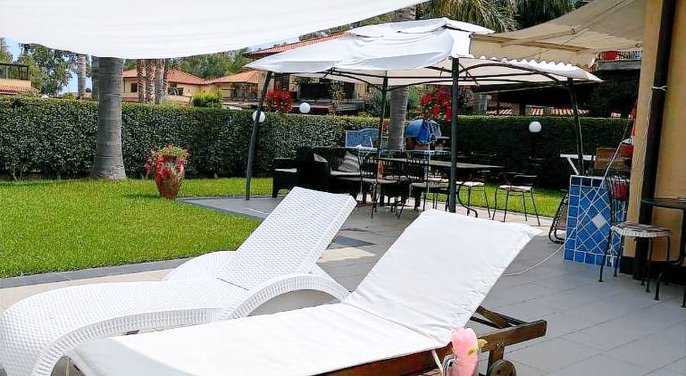 Vacation home with pool & jacuzzi — photo 5
