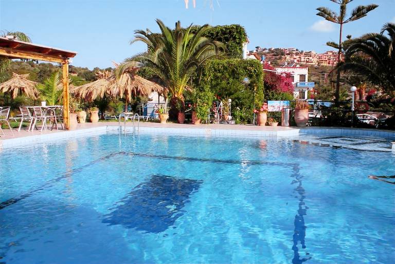 Beautiful serviced apartment with pool, yard & BBQ | Pet-friendly in Apokoronas