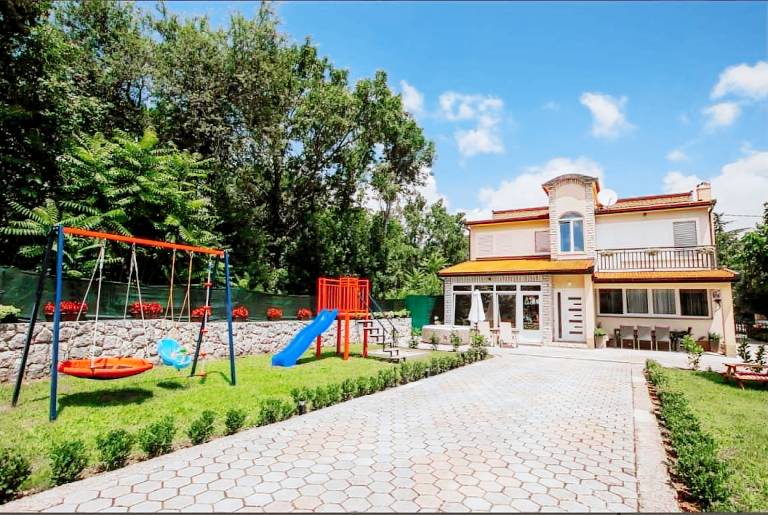 Villa with barbecue, fast internet & private pool | City view — photo 3