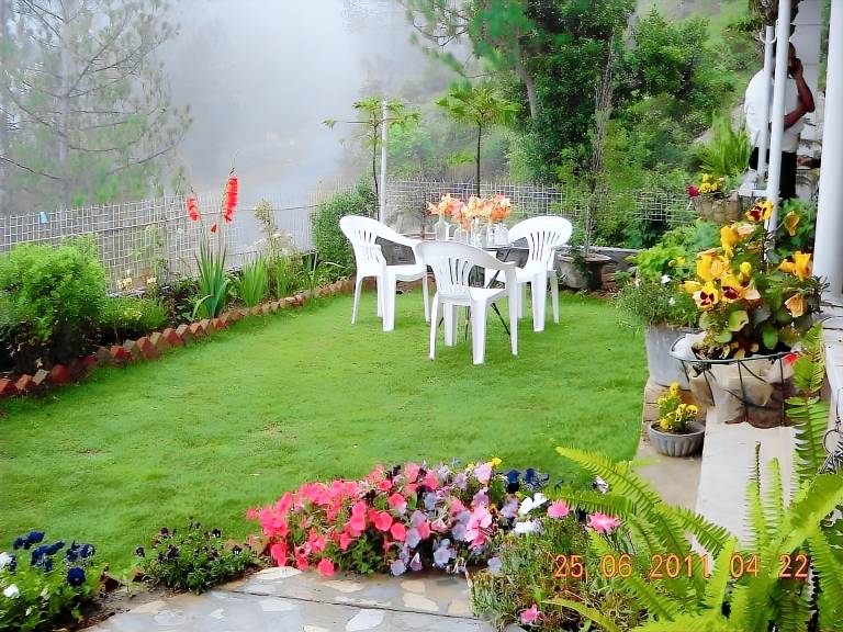 HOTEL THE CLUB NINE in Dhari