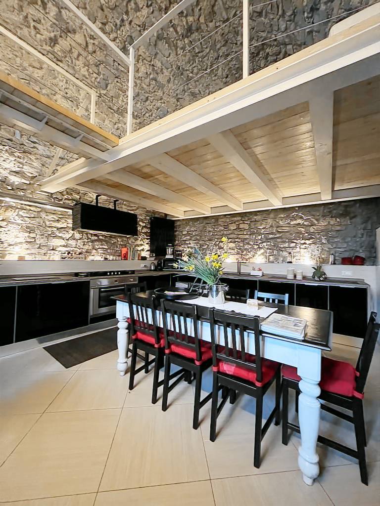Castle with BBQ, patio & yard | Mountain view — photo 4