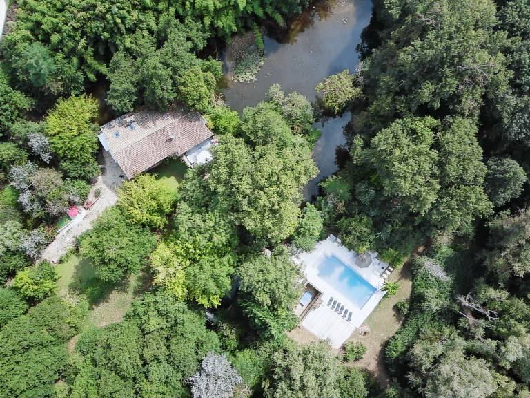 Vacation home with garden, hot tub & private pool | Nature view — photo 3