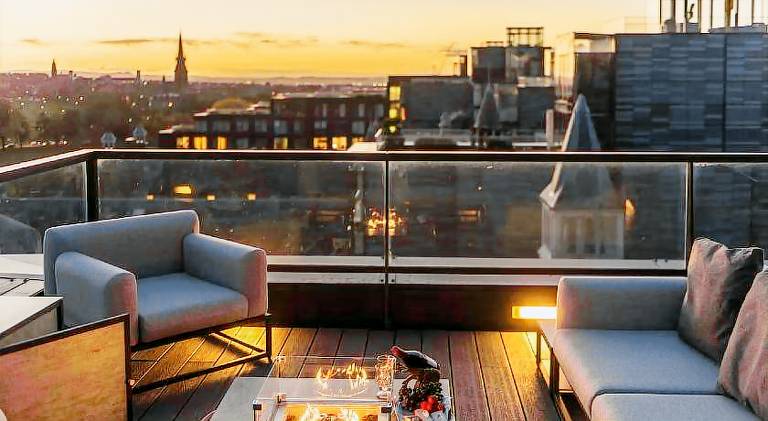 Stunning and central three bedroom Penthouse with roof terrace in Edinburgh