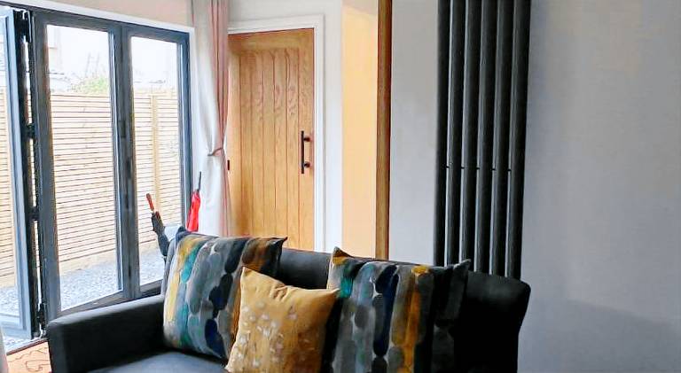 Vacation home with jacuzzi | Pets allowed in Swansea