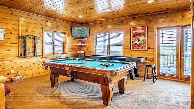Blackberry Lodge- Pet Friendly Outdoor Firepit Hot Tub — photo 4