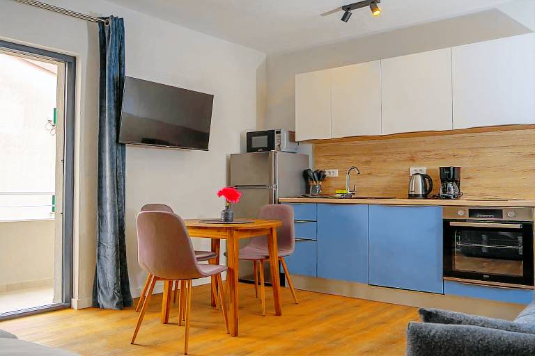 Fully equipped rental apartment with BBQ & pool | Sea view | Beach nearby | Dogs allowed — photo 2