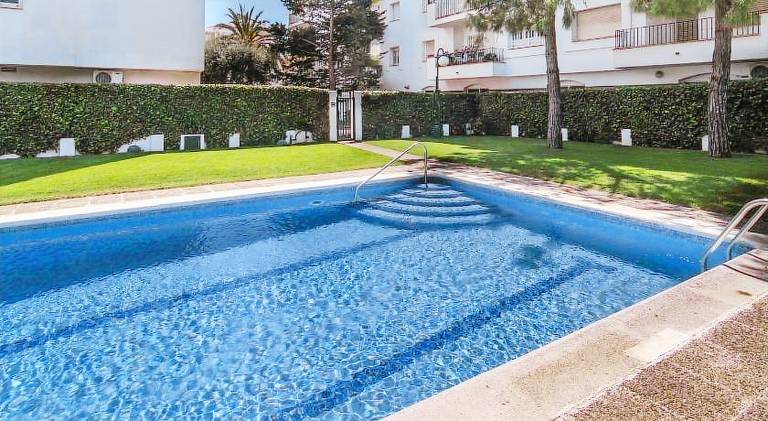 Fully equipped holiday apartment with patio & pool | Beach nearby | Pets are welcome — photo 4