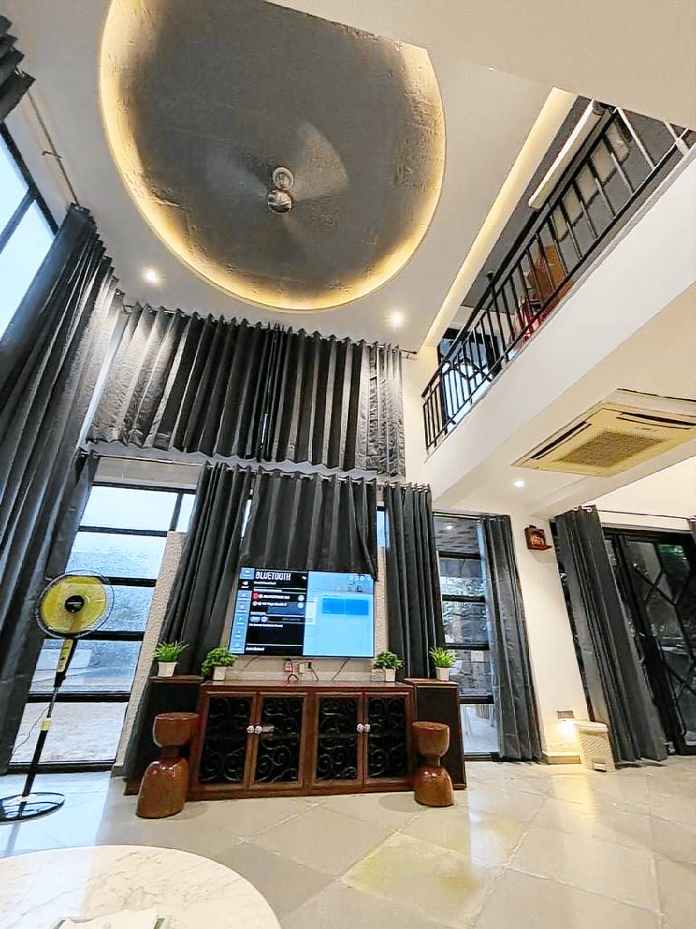 Villa with pool, grill & yard | Suitable for remote work | Pet-friendly — photo 4