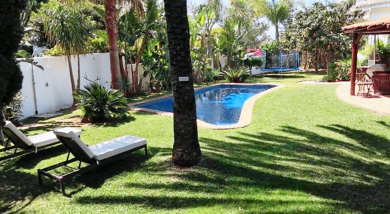 Villa with Heated Pool and Jacuzzi close to Puerto Banus and Beach in Estepona
