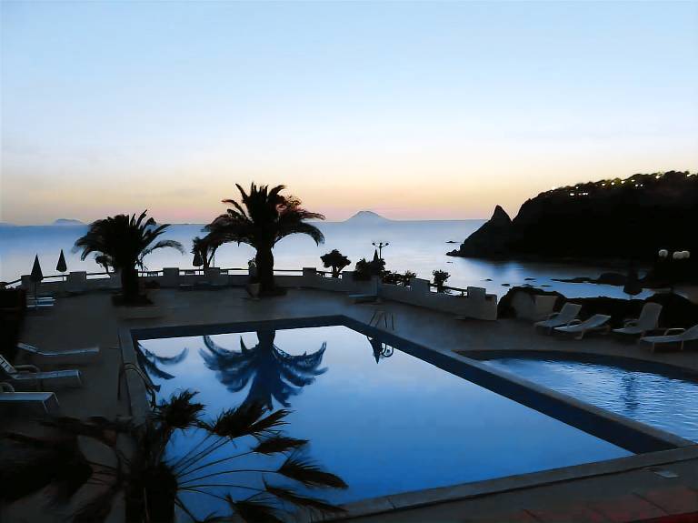 Pleasant serviced apartment with garden, pool & terrace | Beach nearby | Pets are welcome — photo 2