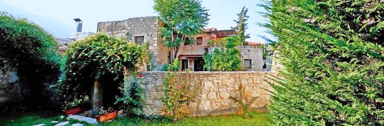 Vacation home with garden & terrace in Heraklion