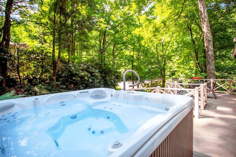 Cabin with hot tub & grill | Mountain view — photo 2