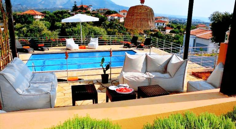 Villa with terrace, pool & yard | Pet-friendly — photo 2
