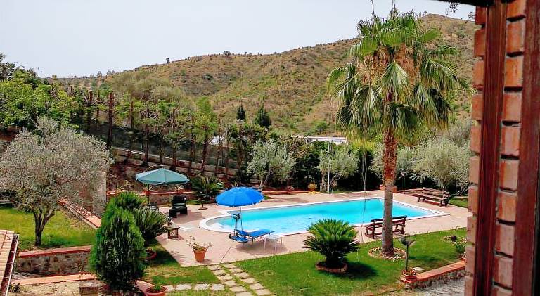 Beautiful apartment with private pool, yard & grill | Pets are welcome — photo 3