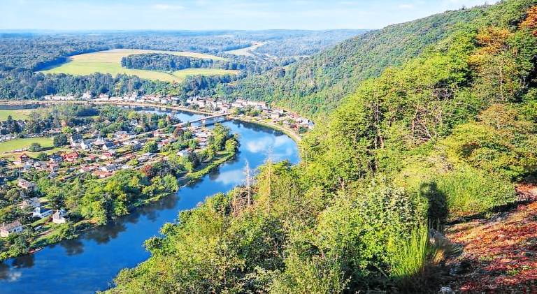 Vacation home with patio, grill & yard in Dinant