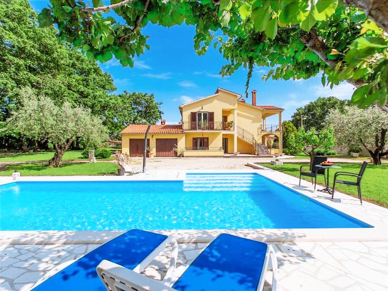 Lovely rental apartment with pool, barbeque & yard | Nature view | Pets allowed — photo 3