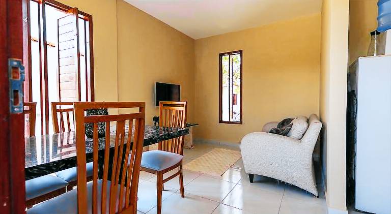 Lodge with jacuzzi, barbeque & yard | Pets are welcome — photo 2