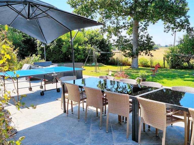 Cottage with garden, grill & hot tub — photo 4