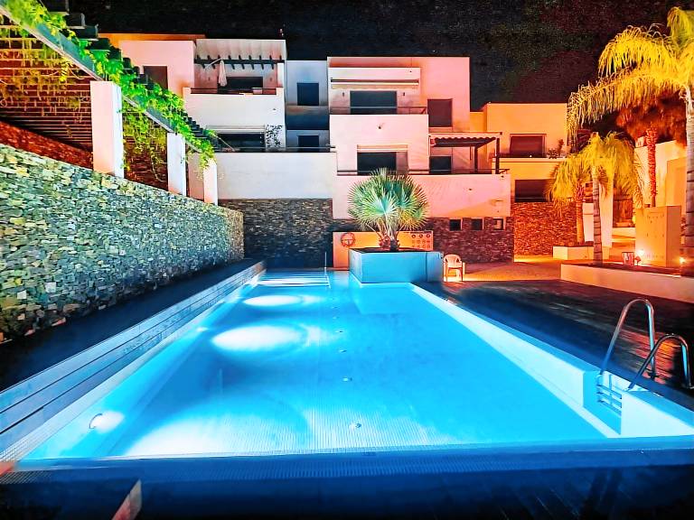 Holiday Home 'Luxe - Macenas Resort Pool' with Sea Views, Wi-Fi & Air Conditioning — photo 2