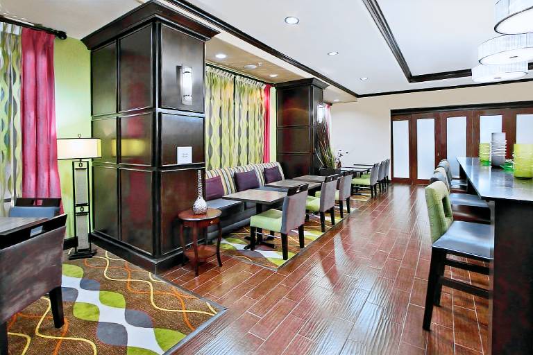Hampton Inn Beeville — photo 3