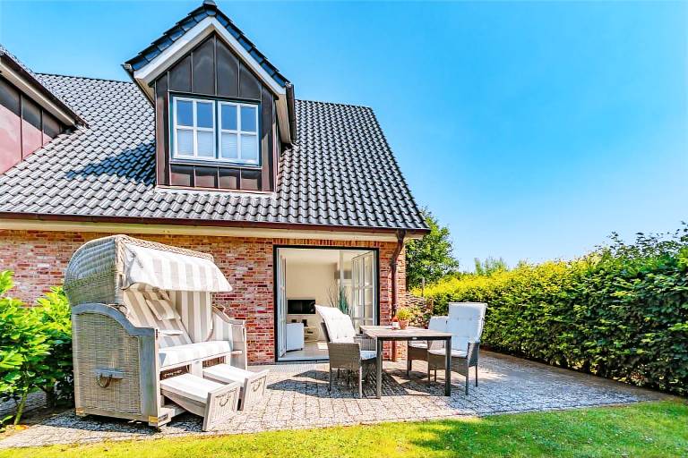 Ferienhaushälfte für max. 4 Personen, in ruhiger Lage mit Terrasse. in Sylt