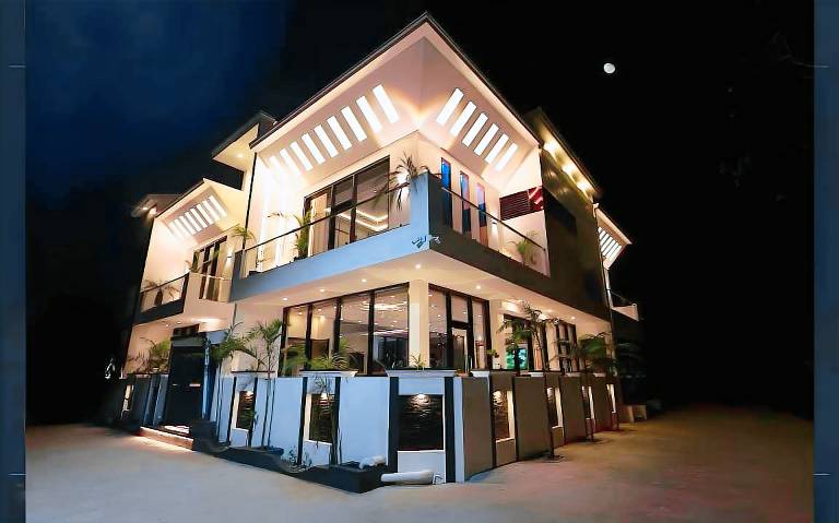 222 m&sup2; Villa