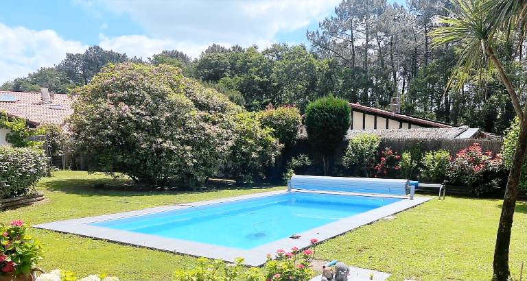 Fully equipped house with BBQ, terrace & private pool | Pool view | Pets allowed — photo 5