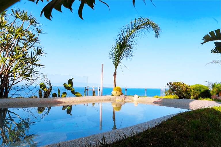 Family-friendly villa with private pool, patio & garden | Pet-friendly — photo 3