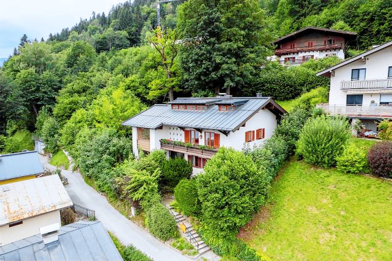 Chalet with garden, grill & patio | Mountain view — photo 2