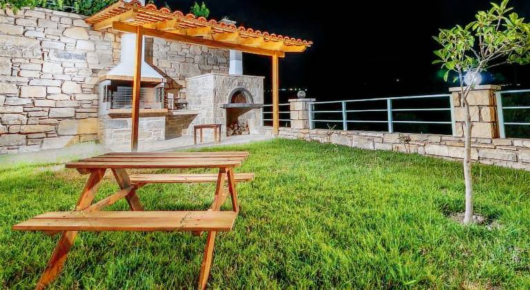 Villa with yard, terrace & private pool — photo 3