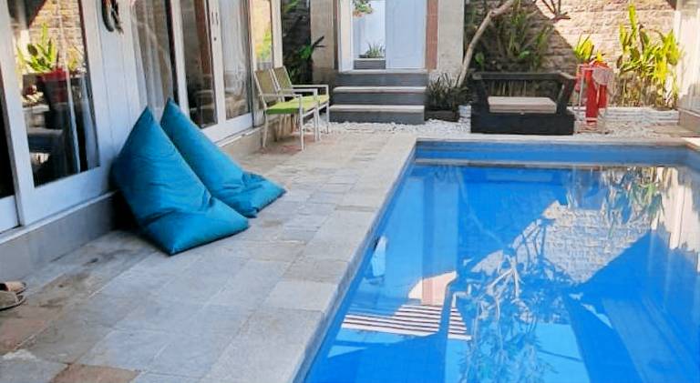 Villa with pool — photo 3