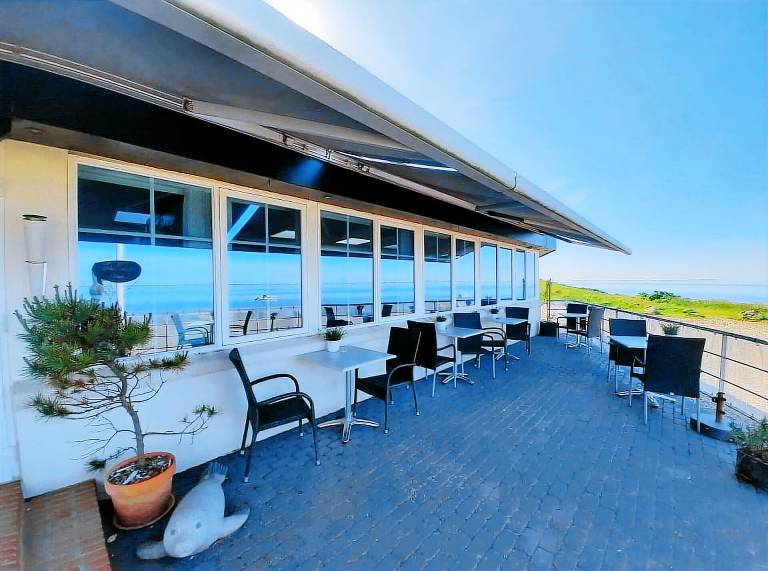 Vacation home with sauna, barbeque & patio | Sea view — photo 3