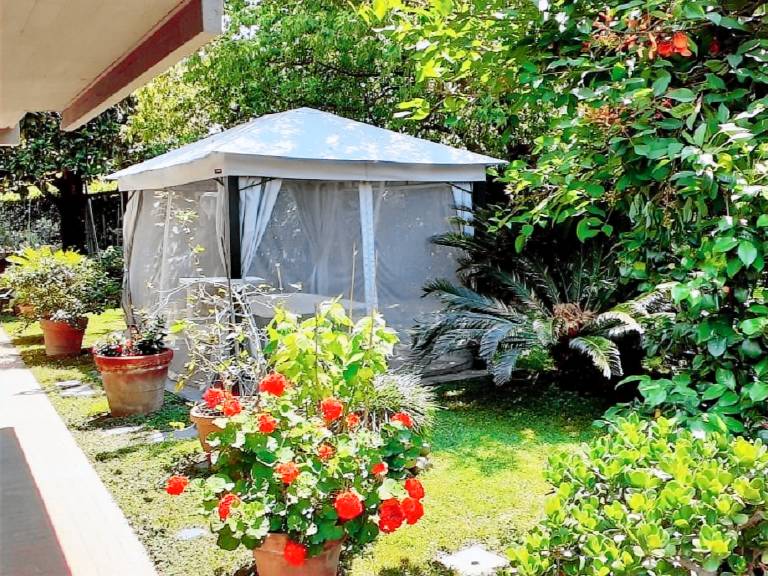 Holiday apartment with garden & barbeque — photo 3