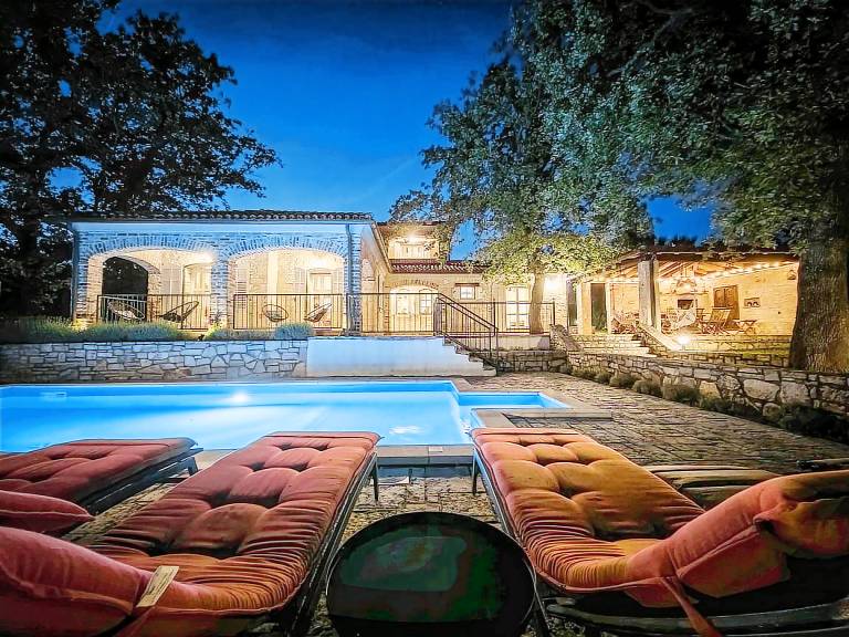 Villa with BBQ, patio & private pool — photo 5