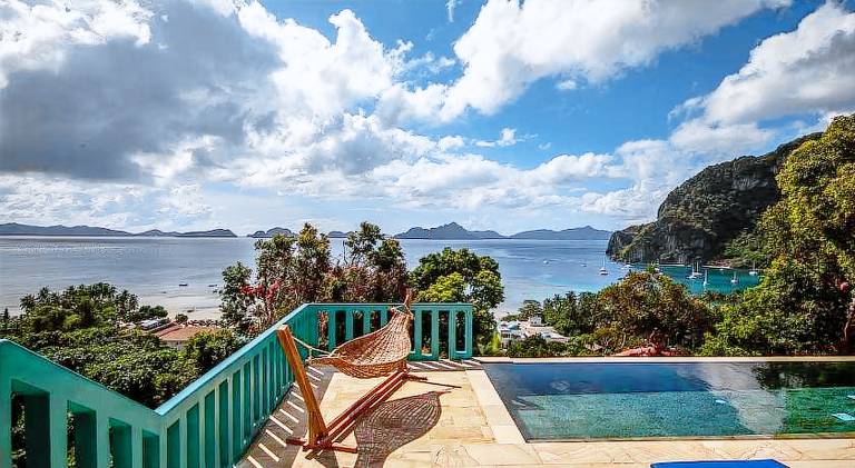 Located on a hill with astounding panoramic mountain and sea views ! — photo 4