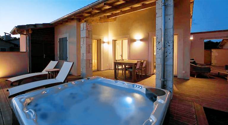 Villa with grill, patio & yard | Pet-friendly — photo 3