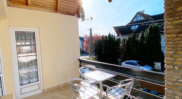 Rental apartment with patio & yard | Pets are welcome — photo 4
