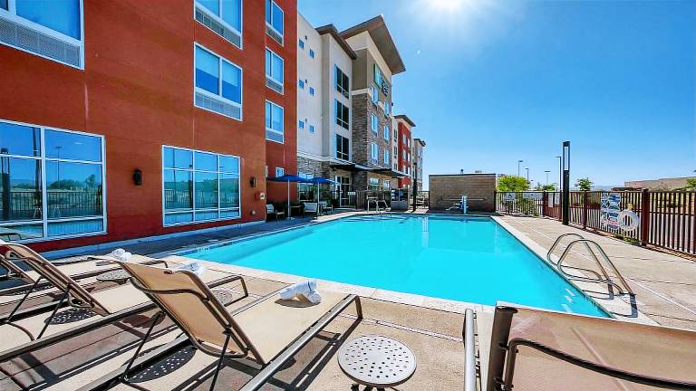 Holiday Inn Express & Suites Ridgecrest - China Lake By IHG — photo 3