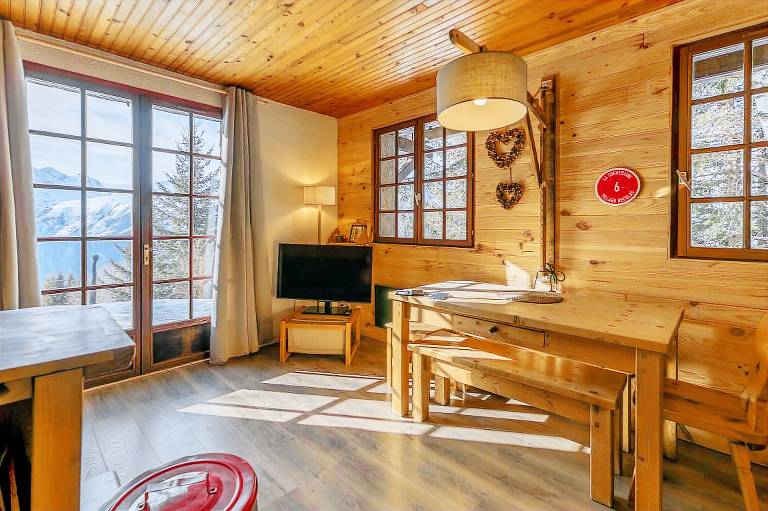 Fully equipped rental apartment with terrace, yard & fast internet | Garden view | Next to the ski | Dogs allowed — photo 3