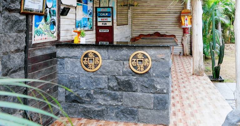 Pleasant vacation home with yard, patio & pool | Close to the beach | Perfect for remote work | Dogs allowed — photo 4