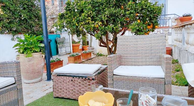 Holiday apartment with yard — photo 5