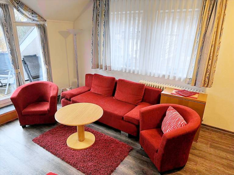 Klassik Ferienwohnung mit 1 Schlafzimmer und Balkon im Dachgeschoss — photo 2