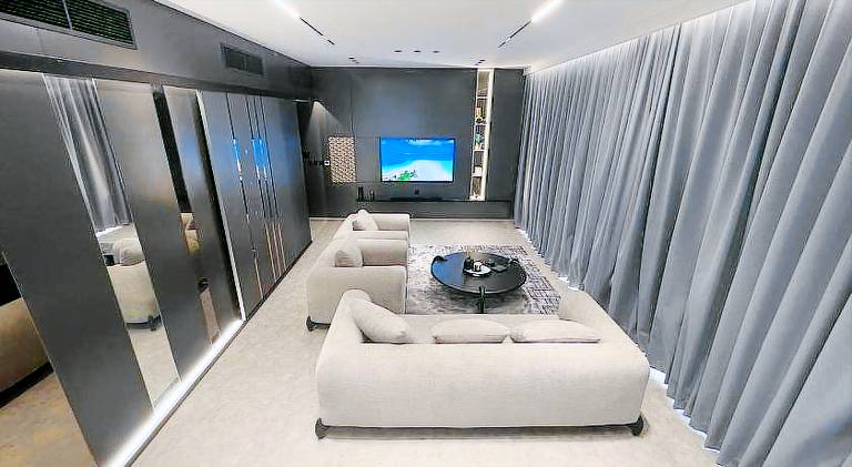 Luxury 2BR Close to Sheikh Zayed Rd, Prime Location, Burj View Opposite Metro in Dubai