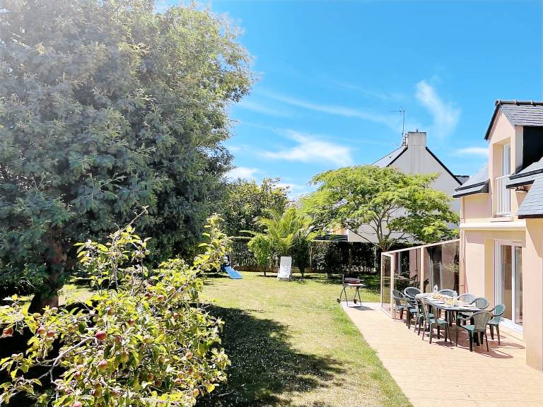 House with barbeque, yard & patio | Garden view — photo 2