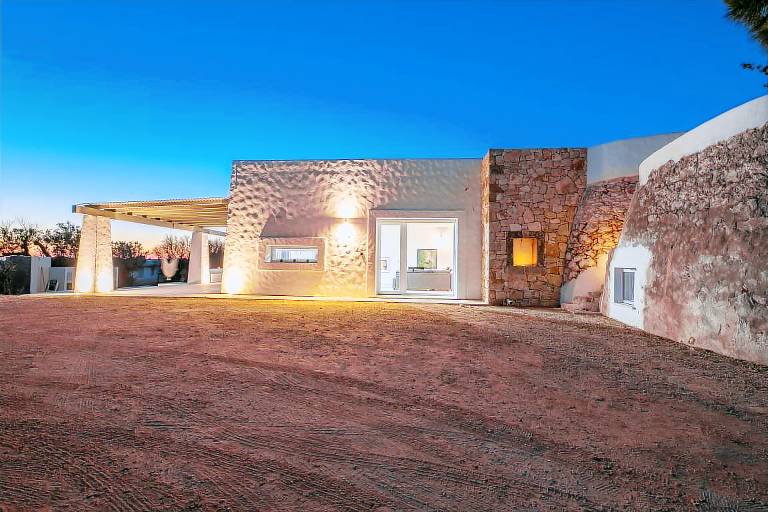 Big house with yard, private pool & BBQ | Dogs allowed — photo 2