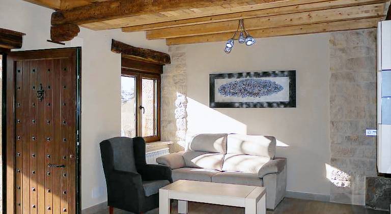 Holiday apartment with terrace, pool & yard — photo 2