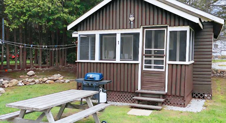 Vacation home with 2 rooms for 4 persons in Kawartha Lakes, ON