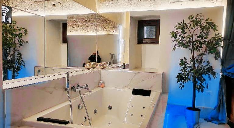 Vacation home with jacuzzi & pool — photo 3