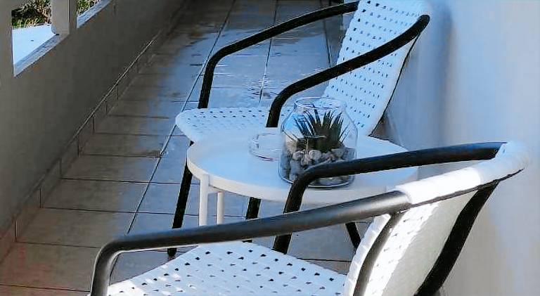 Apartment with patio — photo 4